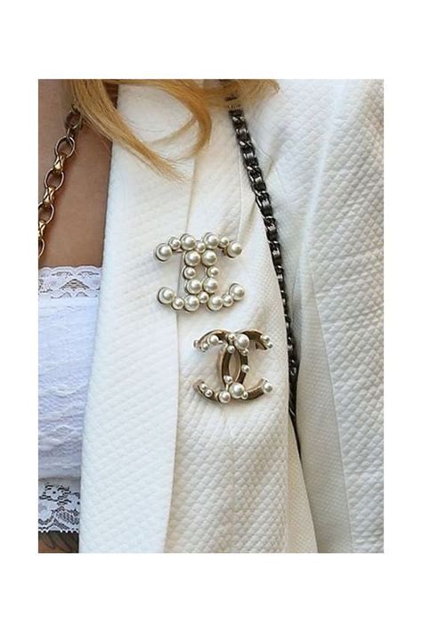 how to wear chanel brooch|what are brooches used for.